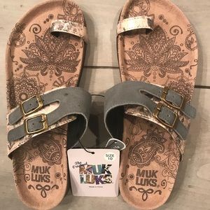 Muk Luks size 10 sandals. NWT “Daisy”